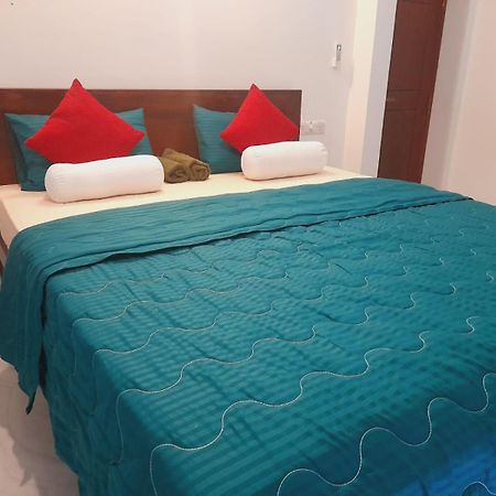 New Sea Lion Guest House Хикадува Екстериор снимка