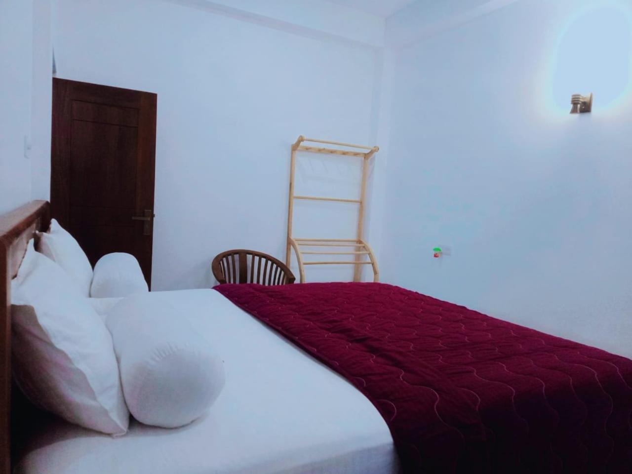 New Sea Lion Guest House Хикадува Екстериор снимка