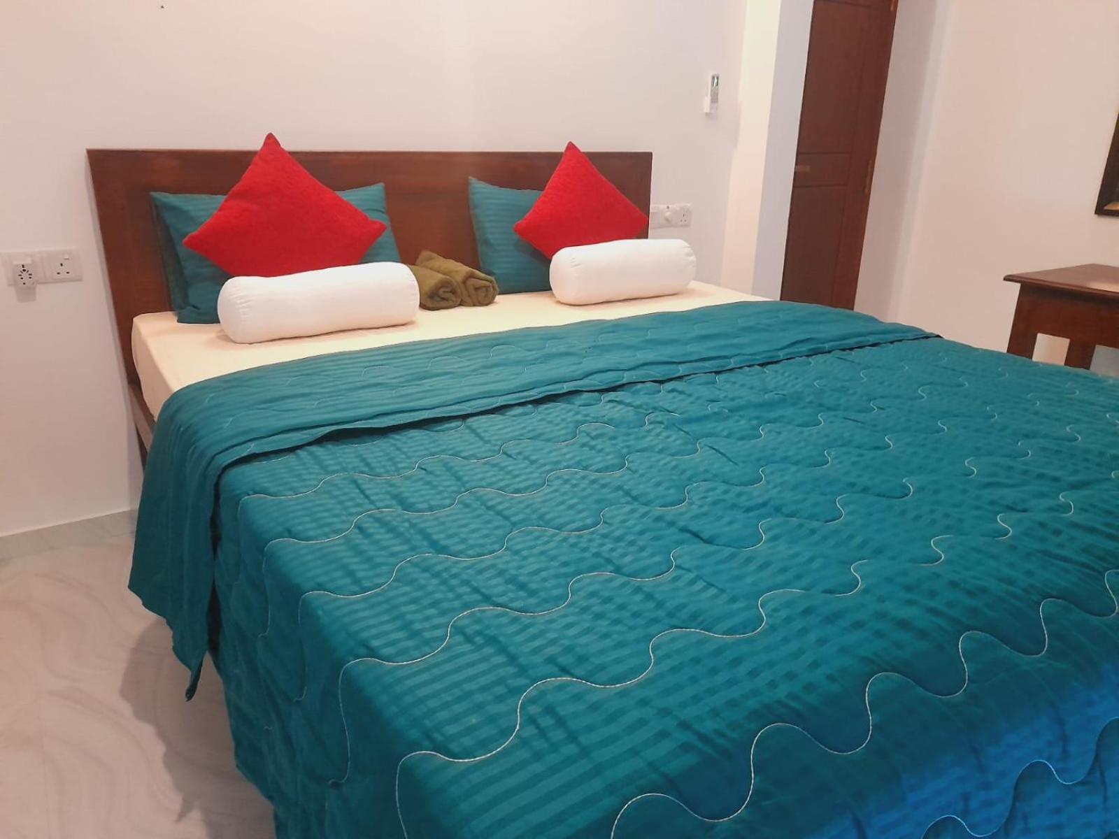 New Sea Lion Guest House Хикадува Екстериор снимка