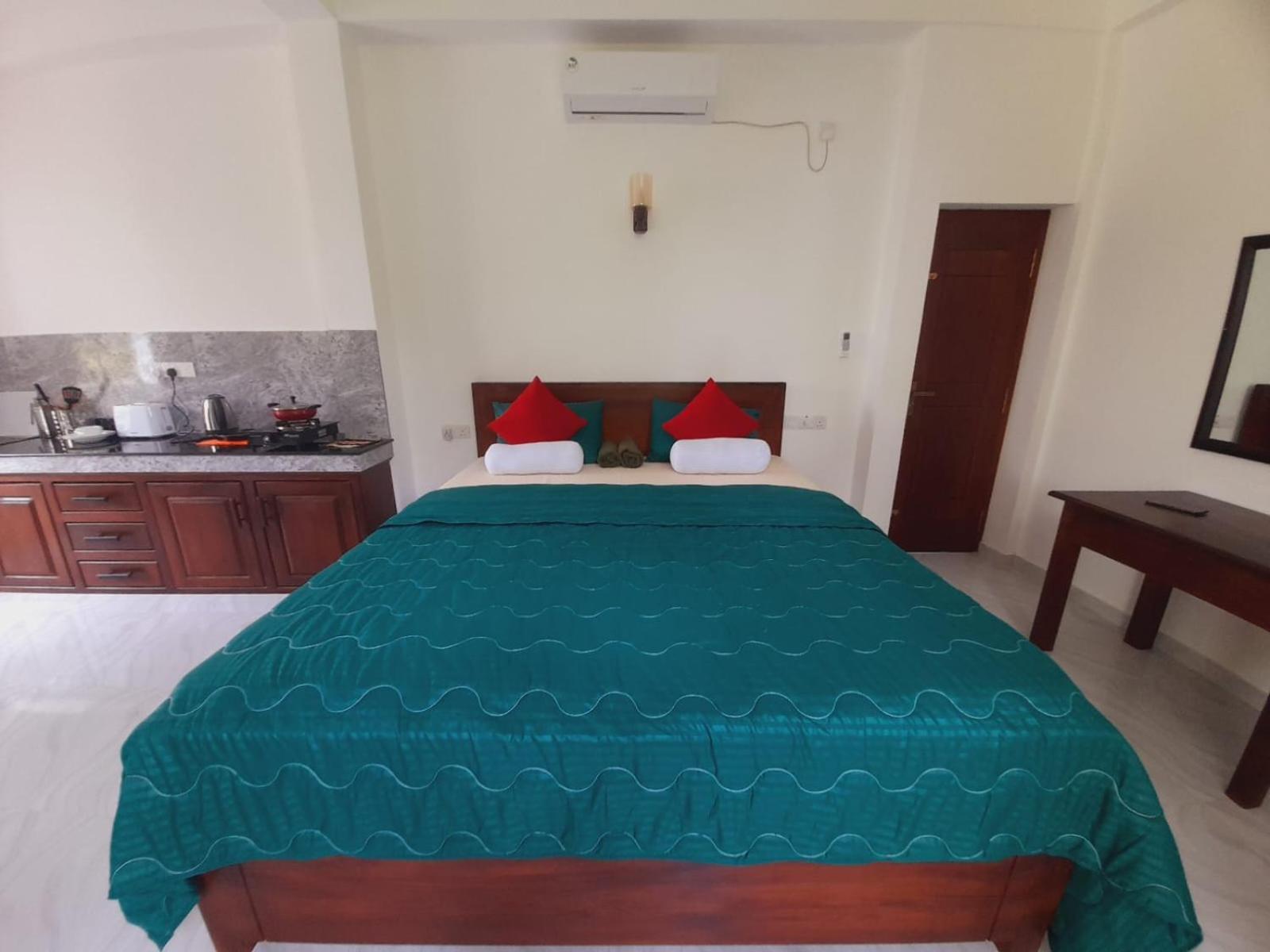 New Sea Lion Guest House Хикадува Екстериор снимка
