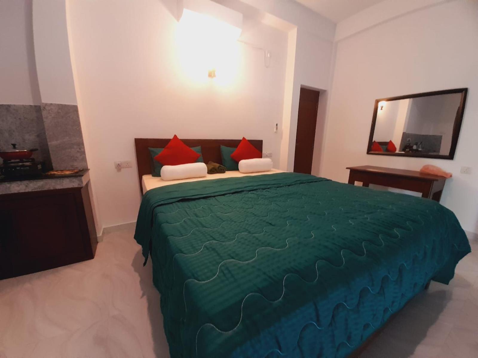 New Sea Lion Guest House Хикадува Екстериор снимка