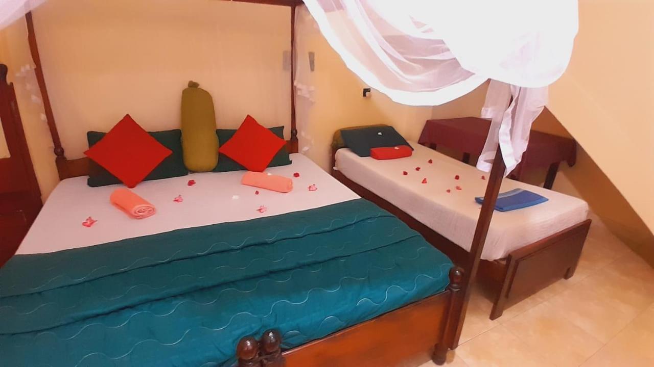 New Sea Lion Guest House Хикадува Екстериор снимка