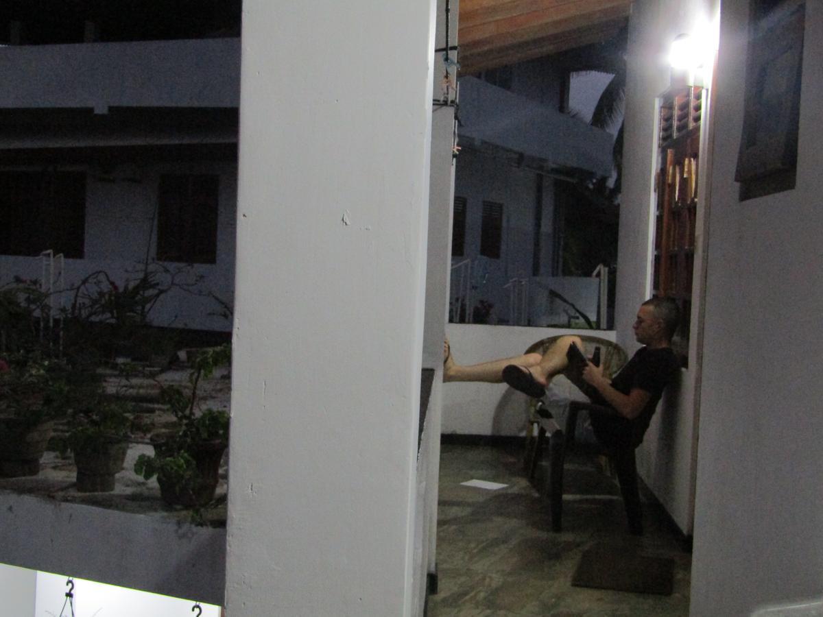 New Sea Lion Guest House Хикадува Екстериор снимка